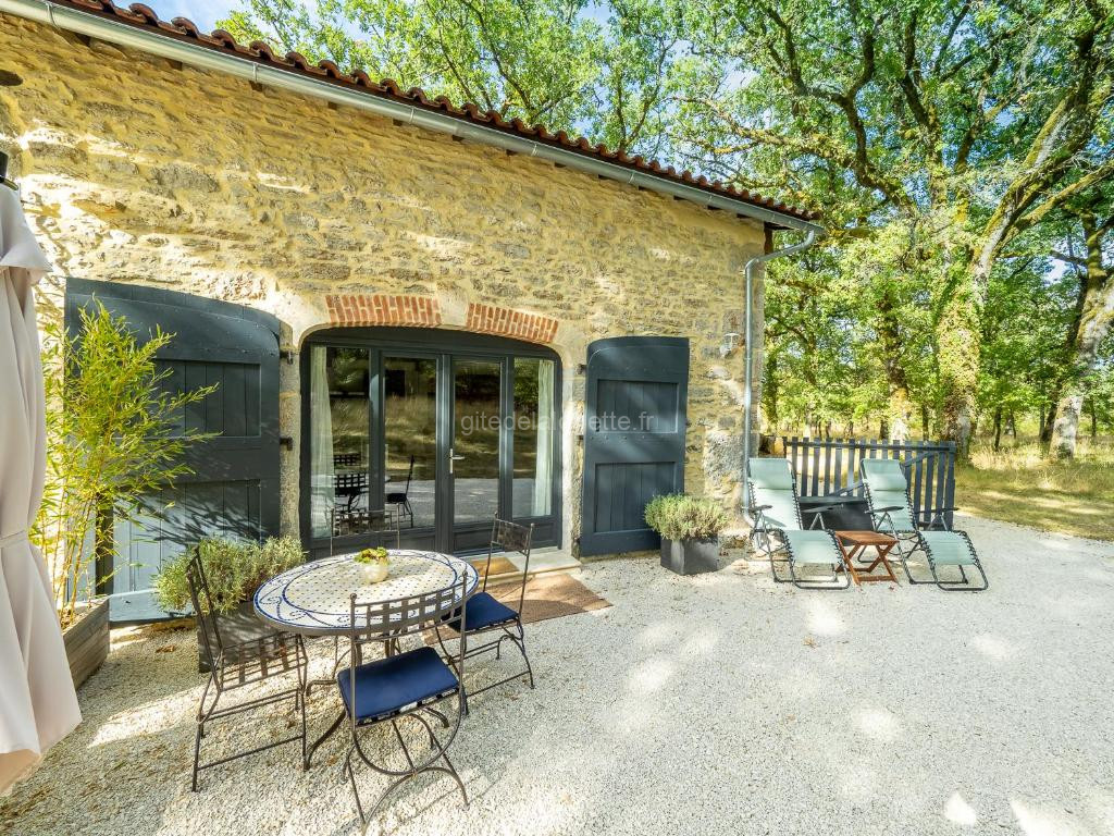 Photo de La Grange - A Peaceful Place in the Forest